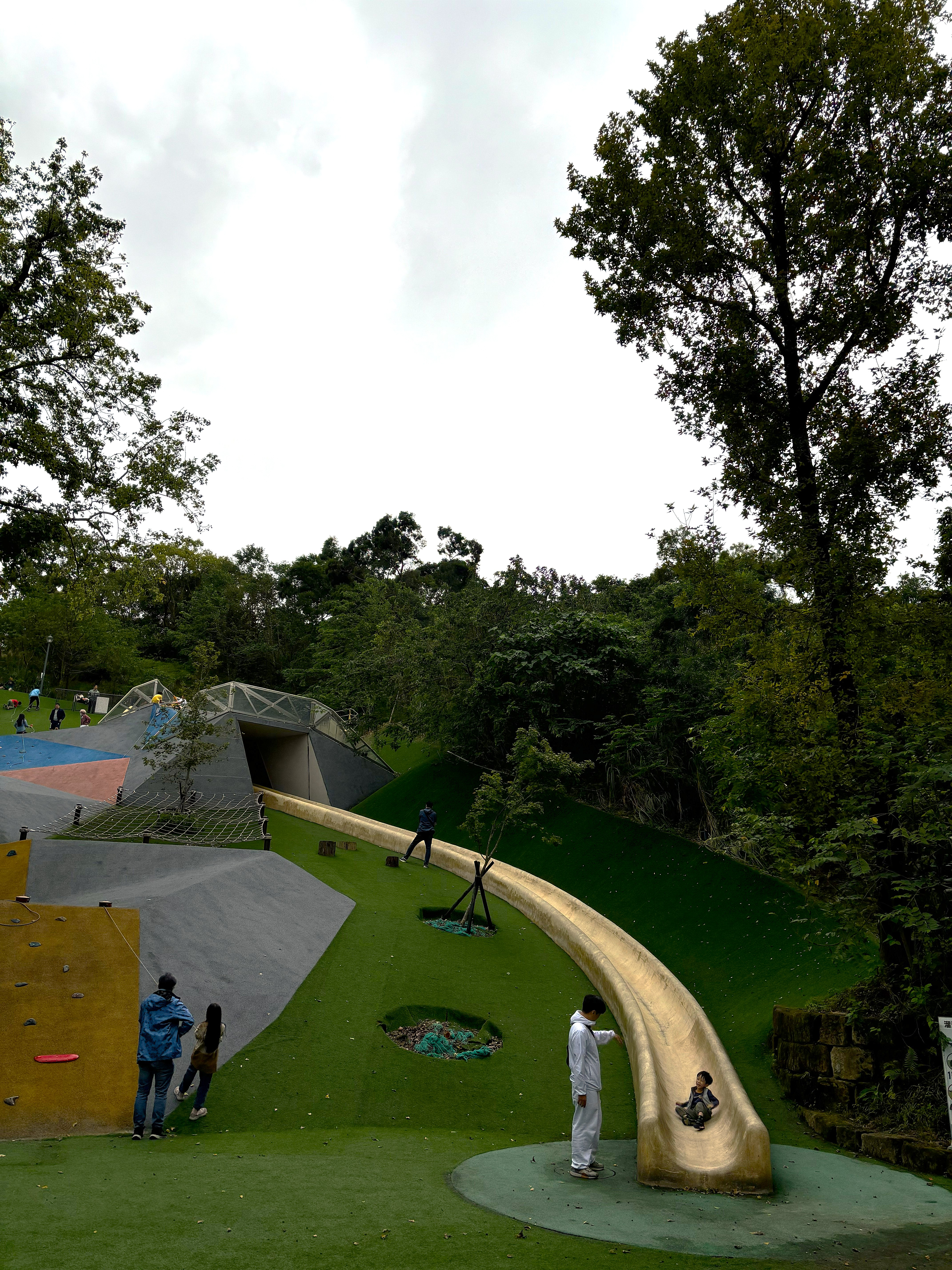 文山森林公園近くの福興公園の滑り台の写真